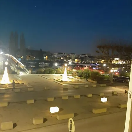 Et au pied coule une rivière, situation et vue idéales Auxerre Extérieur photo