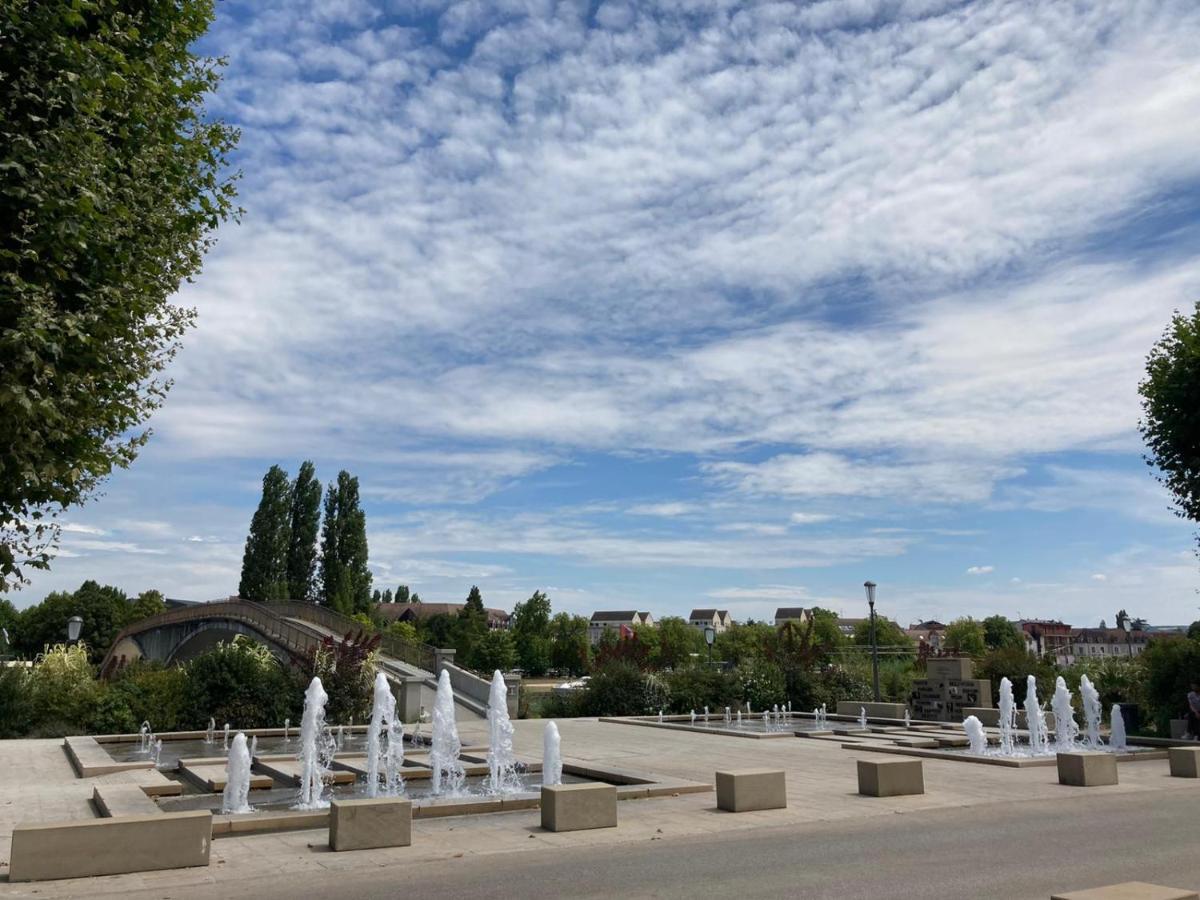 Et Au Pied Coule Riviere, Situation Et Vue Ideales Apartment
