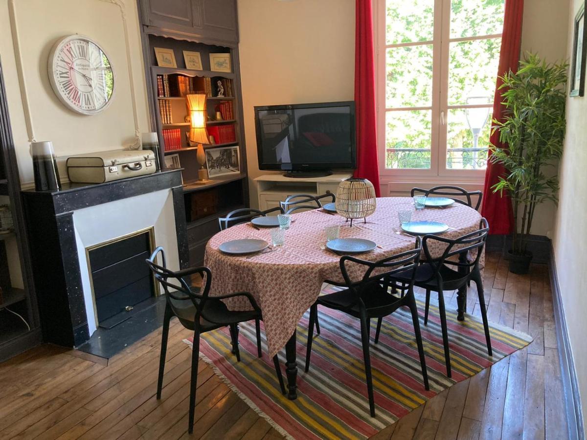 Et Au Pied Coule Riviere, Situation Et Vue Ideales Auxerre