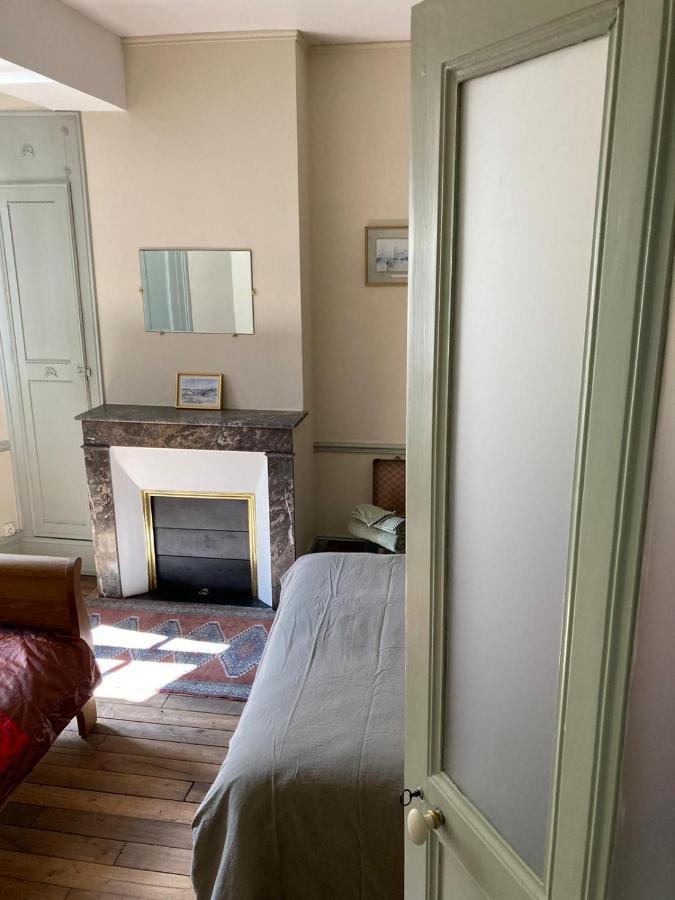 Et Au Pied Coule Riviere, Situation Et Vue Ideales Auxerre